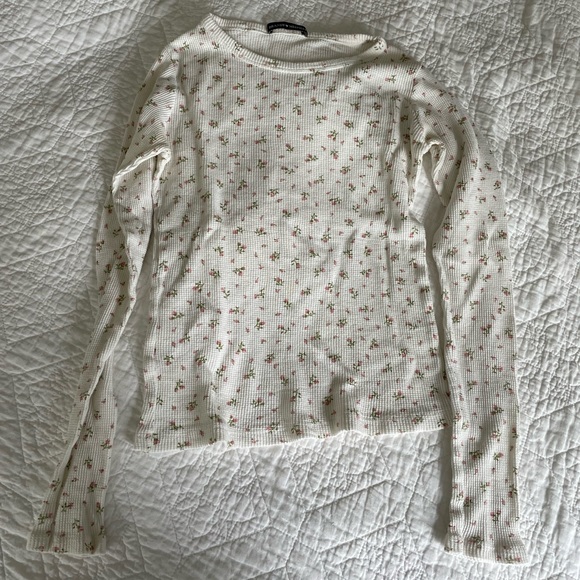 Brandy Melville Tops - Brandy Melville white flower shirt!